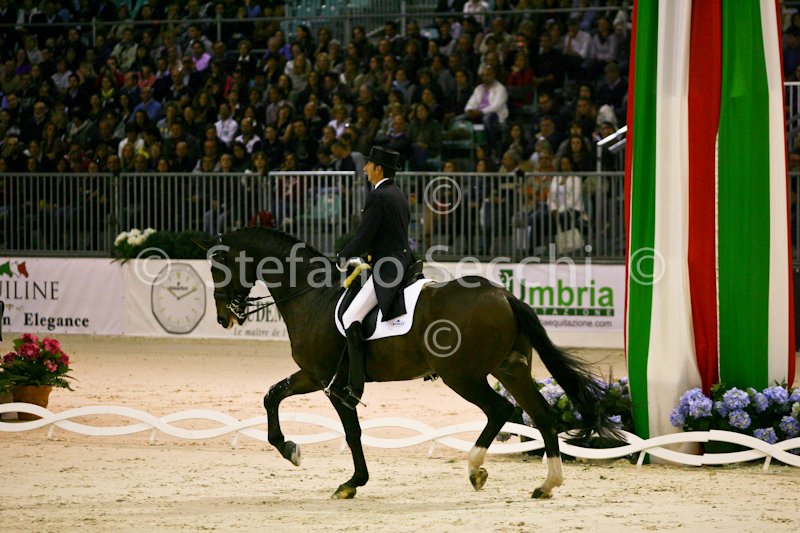 LAUGKS_MEGGLE\'S WELTTALL_MILANO_2011_SS2_3057.jpg